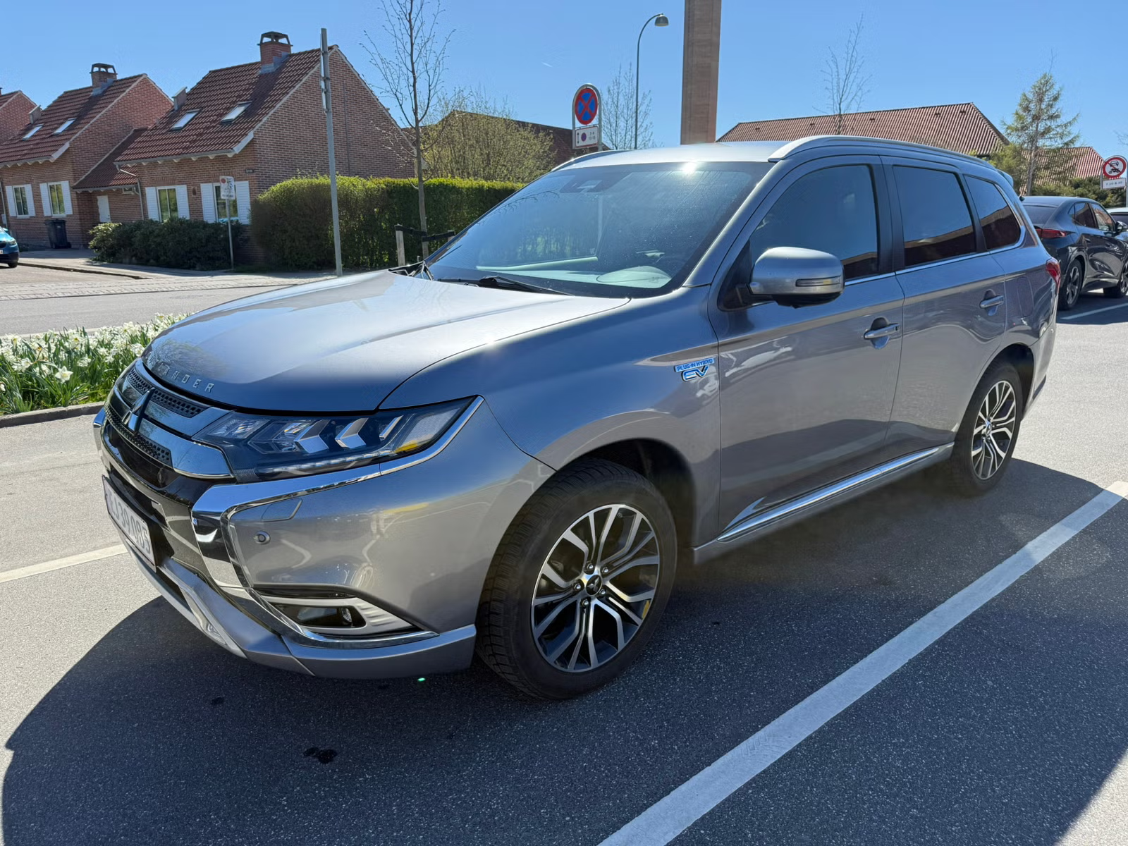 Mitsubishi Outlander PHEV, set skråt forfra